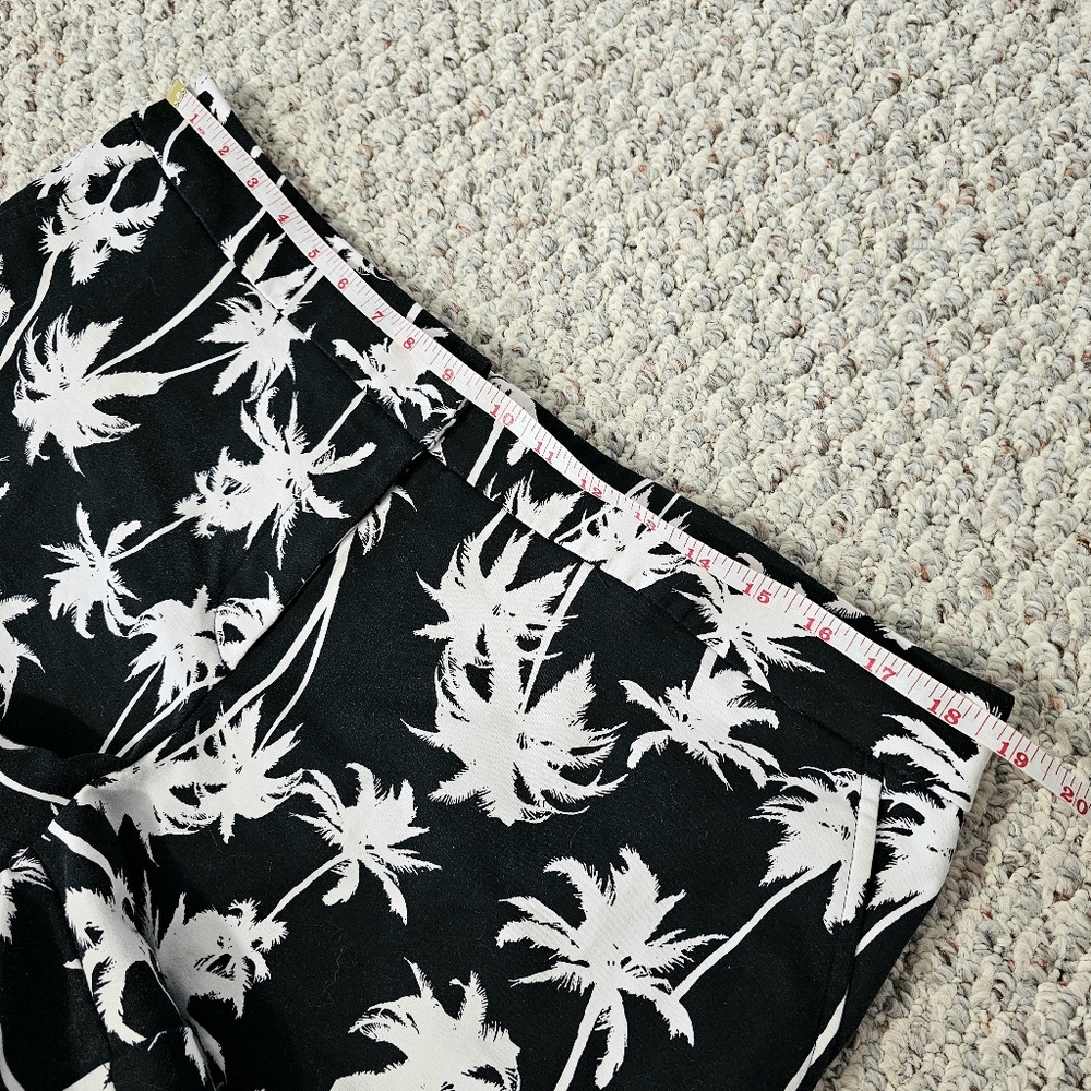 Apt. 9 Black and White Palm Tree Print Shorts - Size 16 - Picture 13 of 13